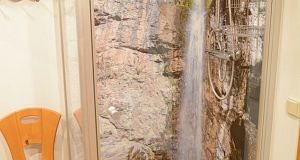 Appartement Sonnberg Dusche mit Wasserfallbild