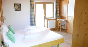 Appartement Kitzbühler Horn Schlafzimmer mit Doppelbett
